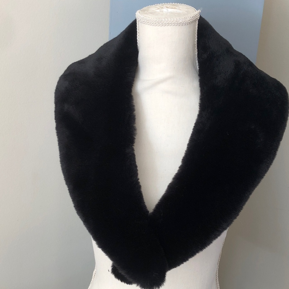 Aritzia Black Faux Fur Collar Wrap